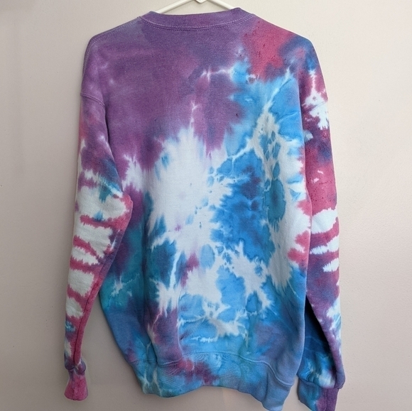 𝅺TIE Dyed Crewneck Sweatshirt with Cross Stitched cat face Size Large - Picture 2 of 4